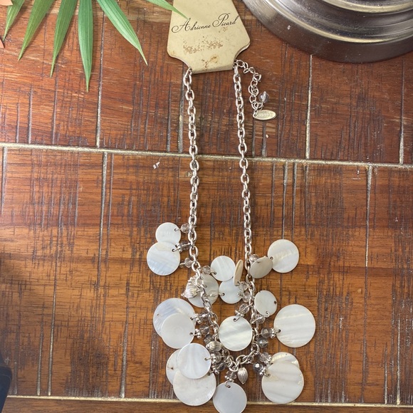 Vintage Rounded Necklace - Picture 3 of 5